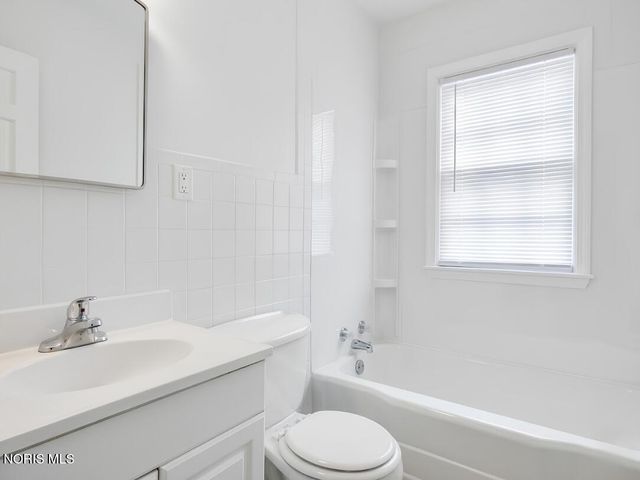 2211 W Sylvania Avenue, Toledo, OH 43613