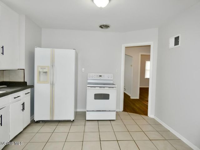 2211 W Sylvania Avenue, Toledo, OH 43613