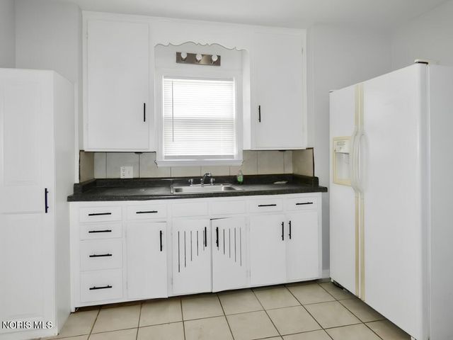 2211 W Sylvania Avenue, Toledo, OH 43613