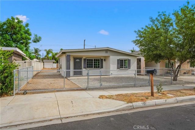 221 Pleasant View, Colton, CA 92324
