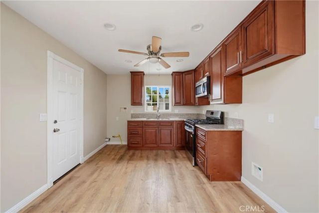 221 Pleasant View, Colton, CA 92324