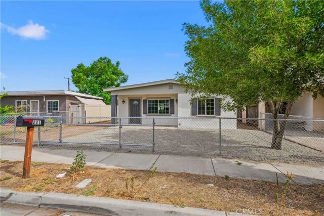 221 Pleasant View, Colton, CA 92324