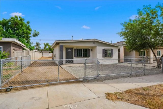 221 Pleasant View, Colton, CA 92324
