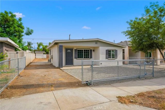 221 Pleasant View, Colton, CA 92324