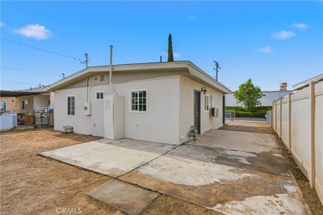 221 Pleasant View, Colton, CA 92324