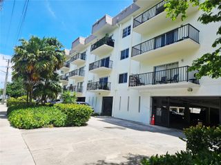 2620 NE 135th St 426, North Miami, FL 33181