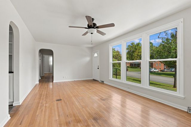 609 Harpeth Pkwy, E, Nashville, TN 37221
