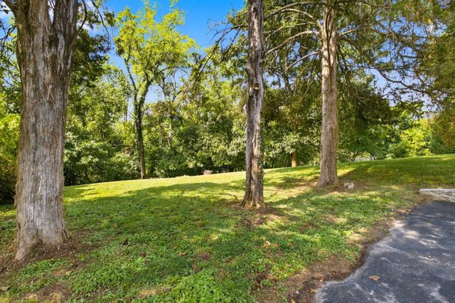 609 Harpeth Pkwy, E, Nashville, TN 37221