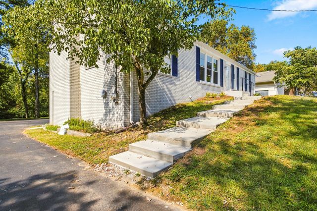 609 Harpeth Pkwy, E, Nashville, TN 37221