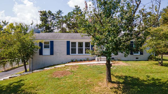 609 Harpeth Pkwy, E, Nashville, TN 37221