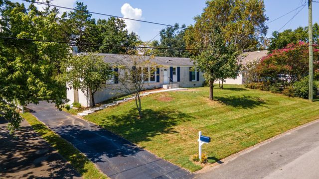 609 Harpeth Pkwy, E, Nashville, TN 37221