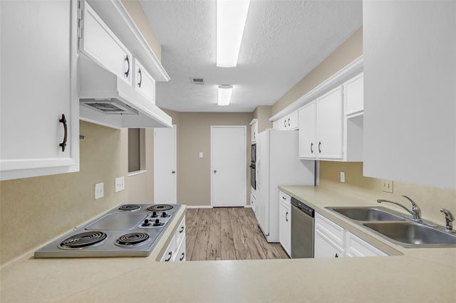 11827 Brook Meadows Lane, Meadows Place, TX 77477