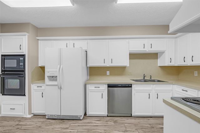 11827 Brook Meadows Lane, Meadows Place, TX 77477