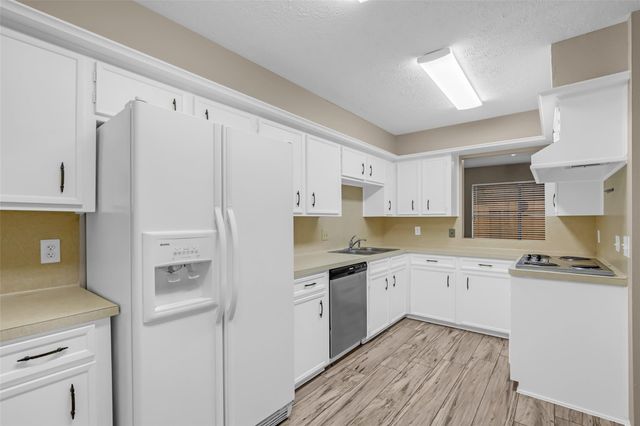 11827 Brook Meadows Lane, Meadows Place, TX 77477