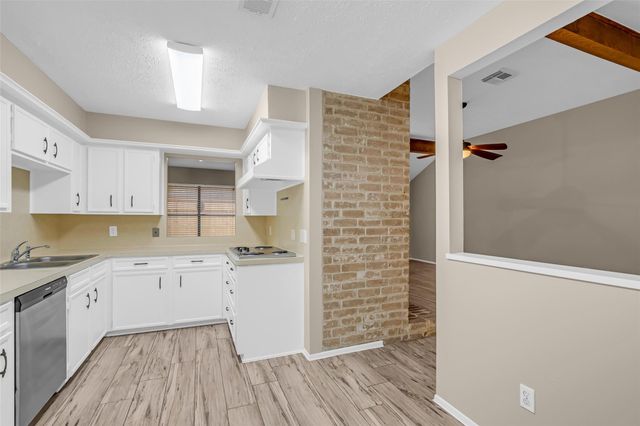 11827 Brook Meadows Lane, Meadows Place, TX 77477