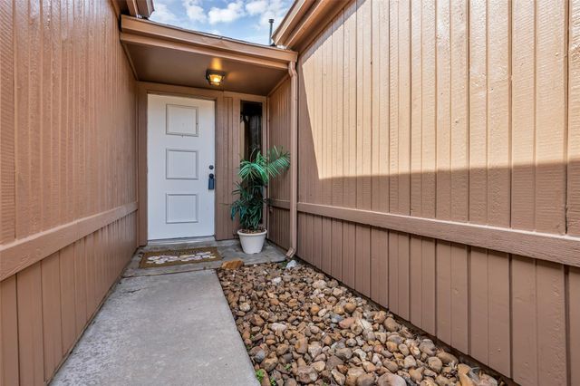 11827 Brook Meadows Lane, Meadows Place, TX 77477