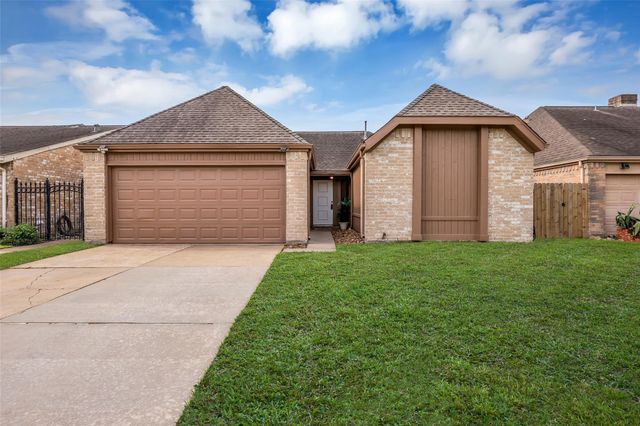 11827 Brook Meadows Lane, Meadows Place, TX 77477
