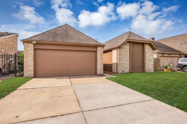 11827 Brook Meadows Lane, Meadows Place, TX 77477