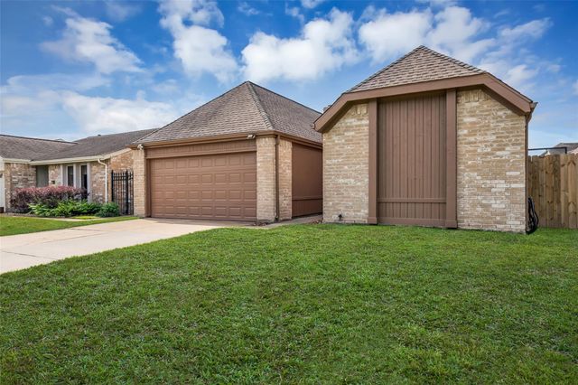 11827 Brook Meadows Lane, Meadows Place, TX 77477