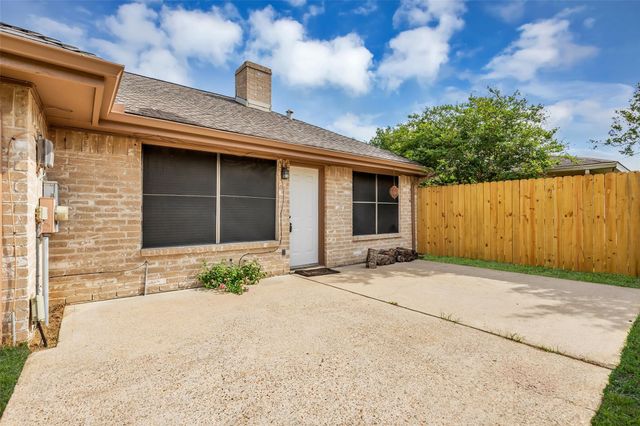 11827 Brook Meadows Lane, Meadows Place, TX 77477