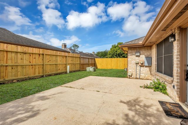 11827 Brook Meadows Lane, Meadows Place, TX 77477