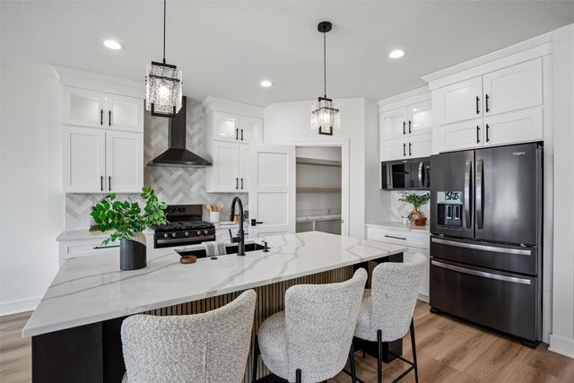 17317 Brookview Drive, Urbandale, IA 50323