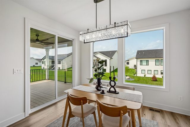 17317 Brookview Drive, Urbandale, IA 50323