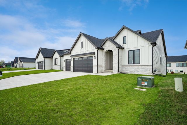 17317 Brookview Drive, Urbandale, IA 50323