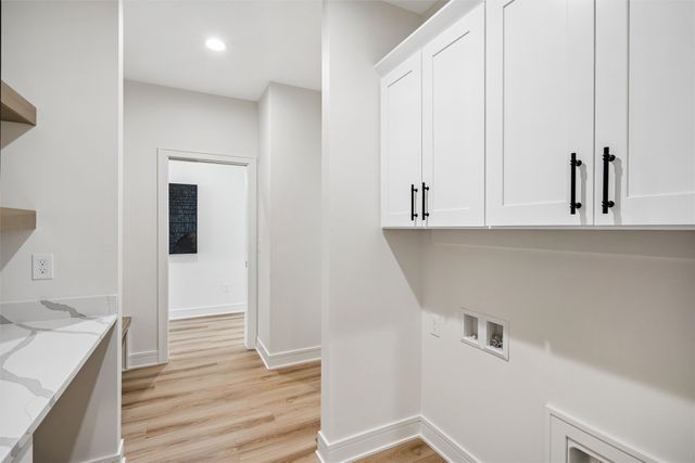 17317 Brookview Drive, Urbandale, IA 50323