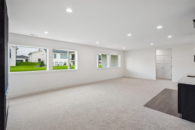 17317 Brookview Drive, Urbandale, IA 50323