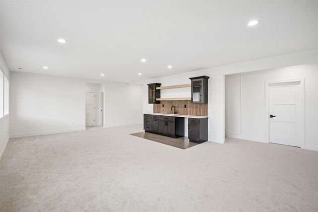 17317 Brookview Drive, Urbandale, IA 50323