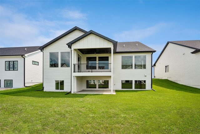 17317 Brookview Drive, Urbandale, IA 50323