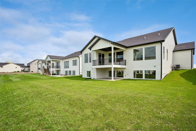 17317 Brookview Drive, Urbandale, IA 50323