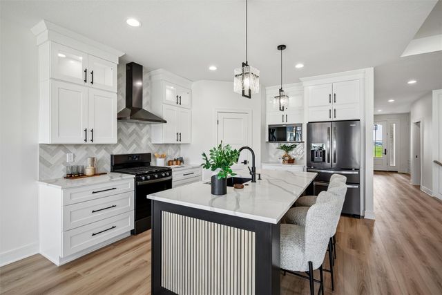 17317 Brookview Drive, Urbandale, IA 50323