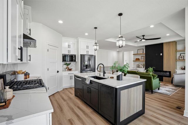 17317 Brookview Drive, Urbandale, IA 50323
