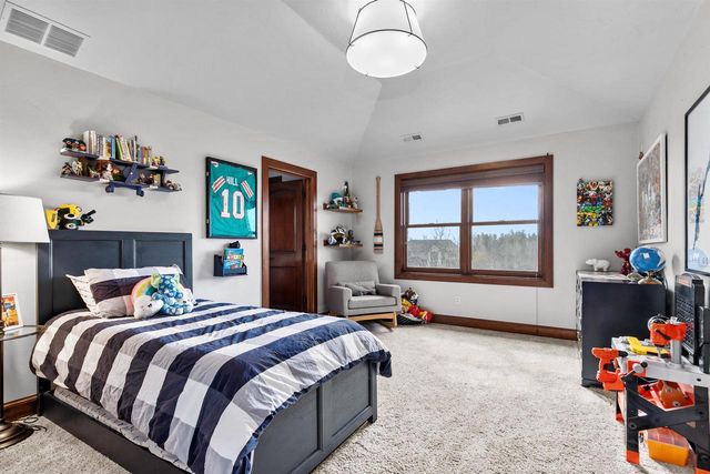 2730 E APPLE HILL BOULEVARD, Appleton, WI 54913