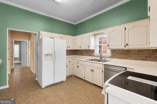 6689 Chriswood Drive, Macon, GA 31216