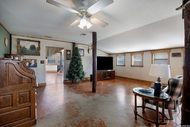 1529 County Road 4513, Hondo, TX 78861