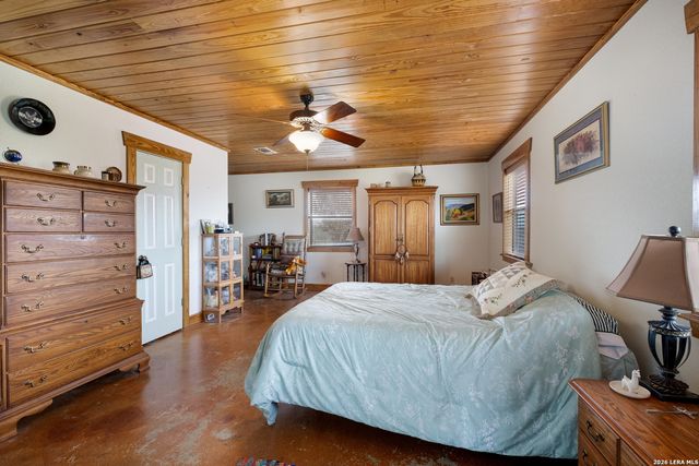 1529 County Road 4513, Hondo, TX 78861