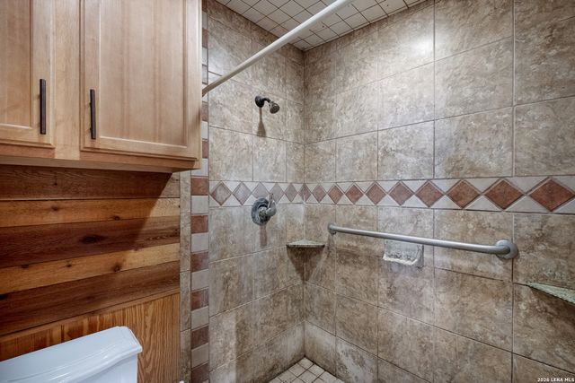 1529 County Road 4513, Hondo, TX 78861