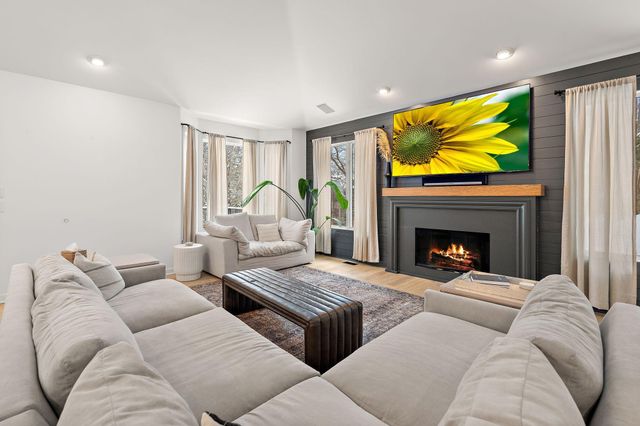 5200 Malibu Drive, Edina, MN 55436