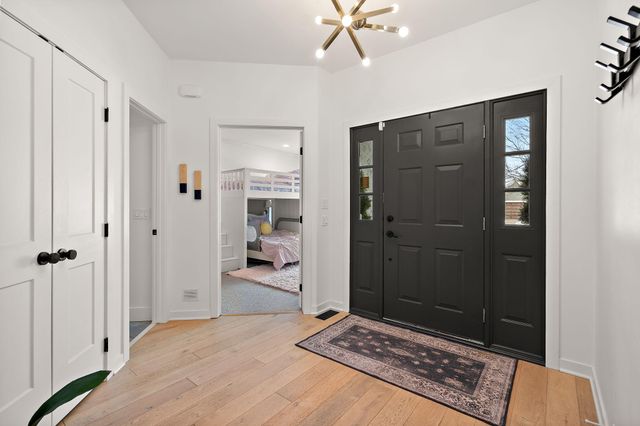 5200 Malibu Drive, Edina, MN 55436