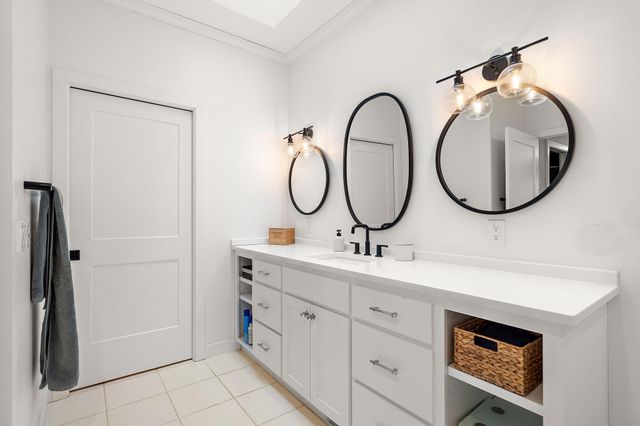 5200 Malibu Drive, Edina, MN 55436