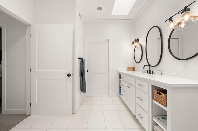 5200 Malibu Drive, Edina, MN 55436