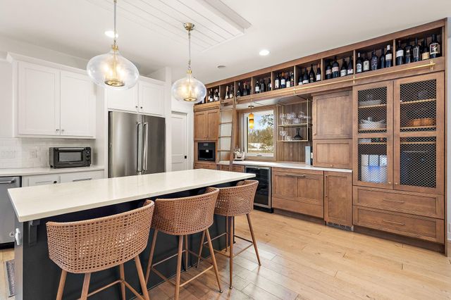 5200 Malibu Drive, Edina, MN 55436