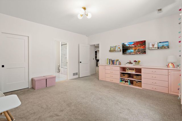 5200 Malibu Drive, Edina, MN 55436