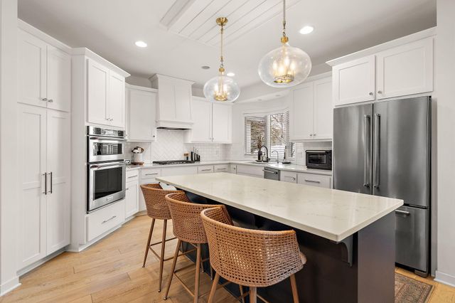 5200 Malibu Drive, Edina, MN 55436