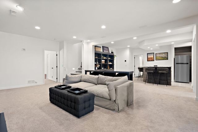 5200 Malibu Drive, Edina, MN 55436