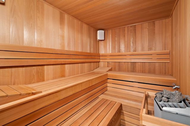 5200 Malibu Drive, Edina, MN 55436