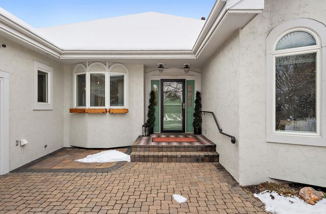 5200 Malibu Drive, Edina, MN 55436